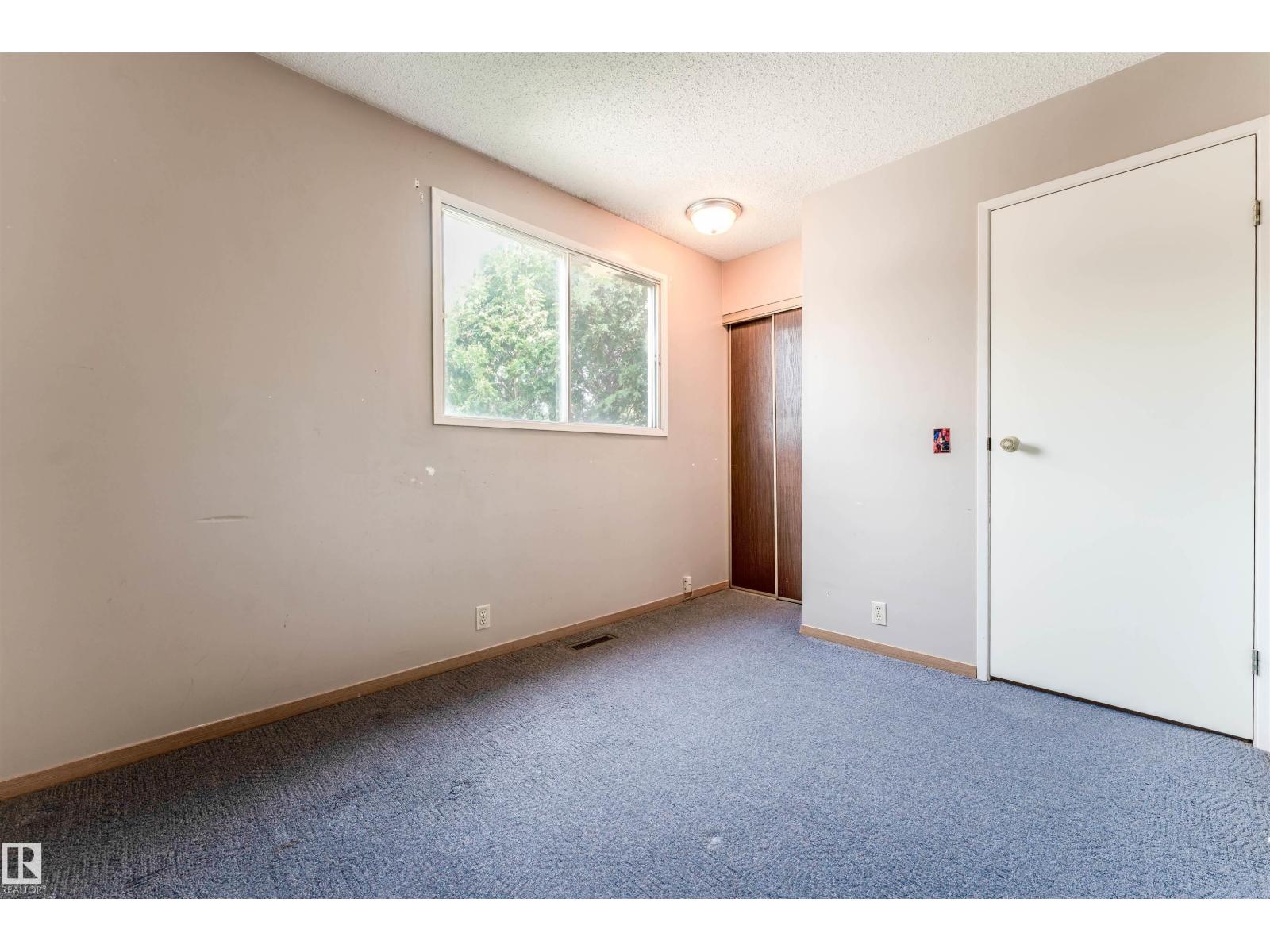 9245 54 ST NW - 27