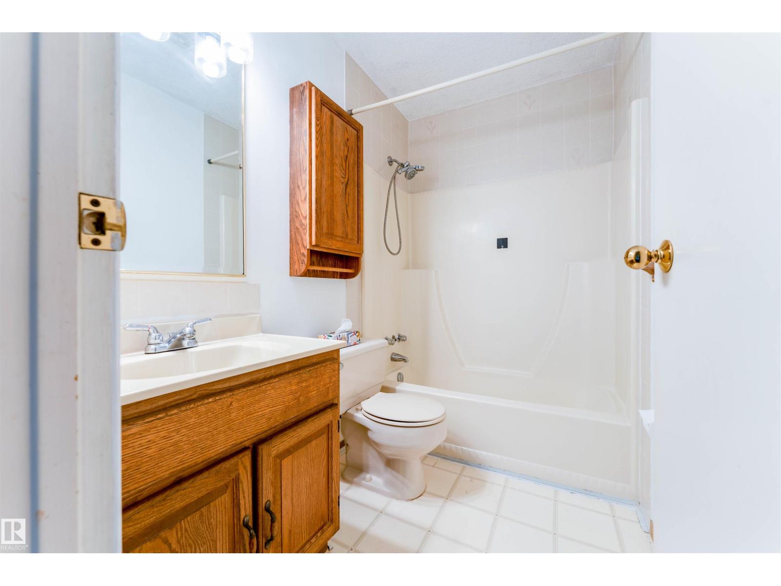 9245 54 ST NW - 29