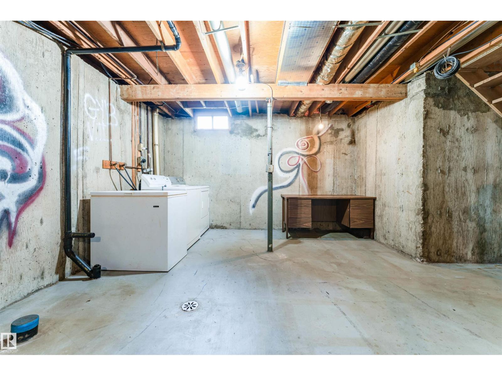 9245 54 ST NW - 35