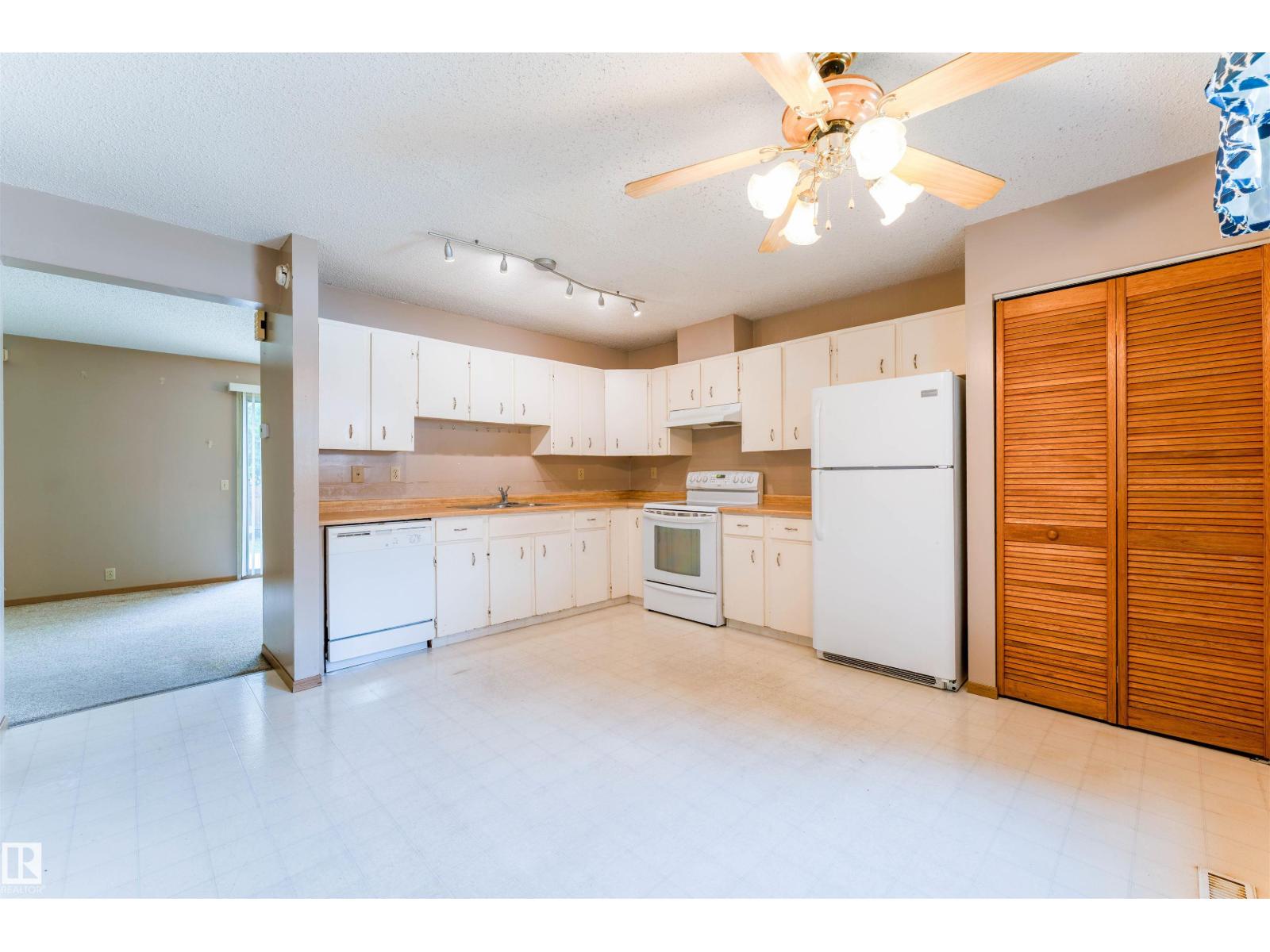 9245 54 ST NW - 4