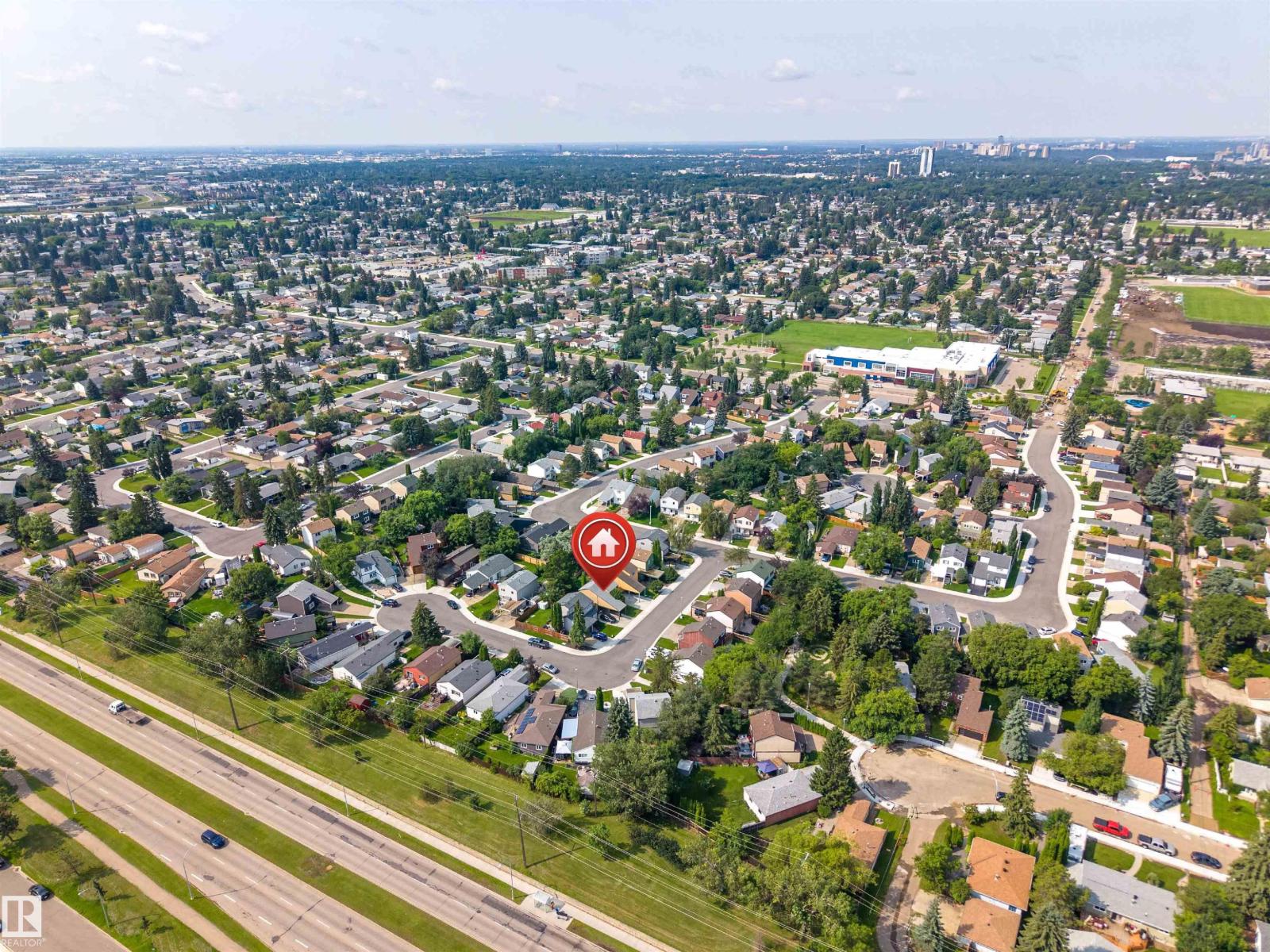 9245 54 ST NW - 55