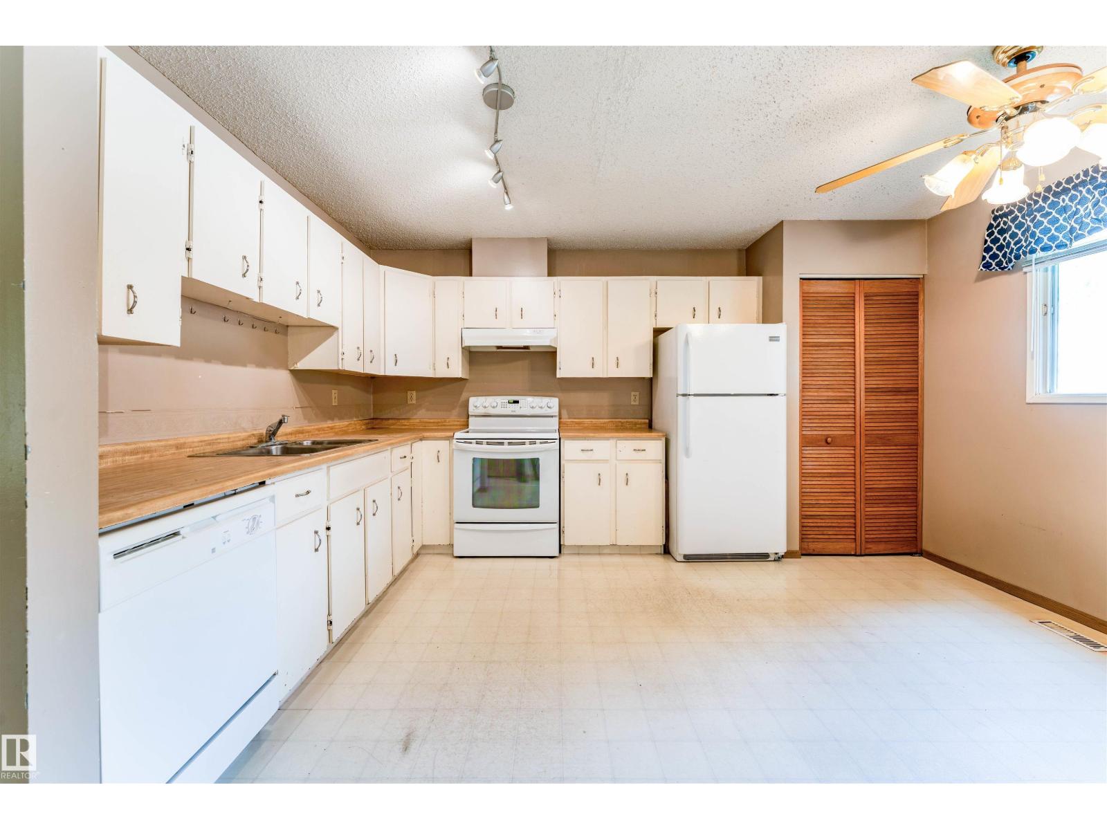 9245 54 ST NW - 7