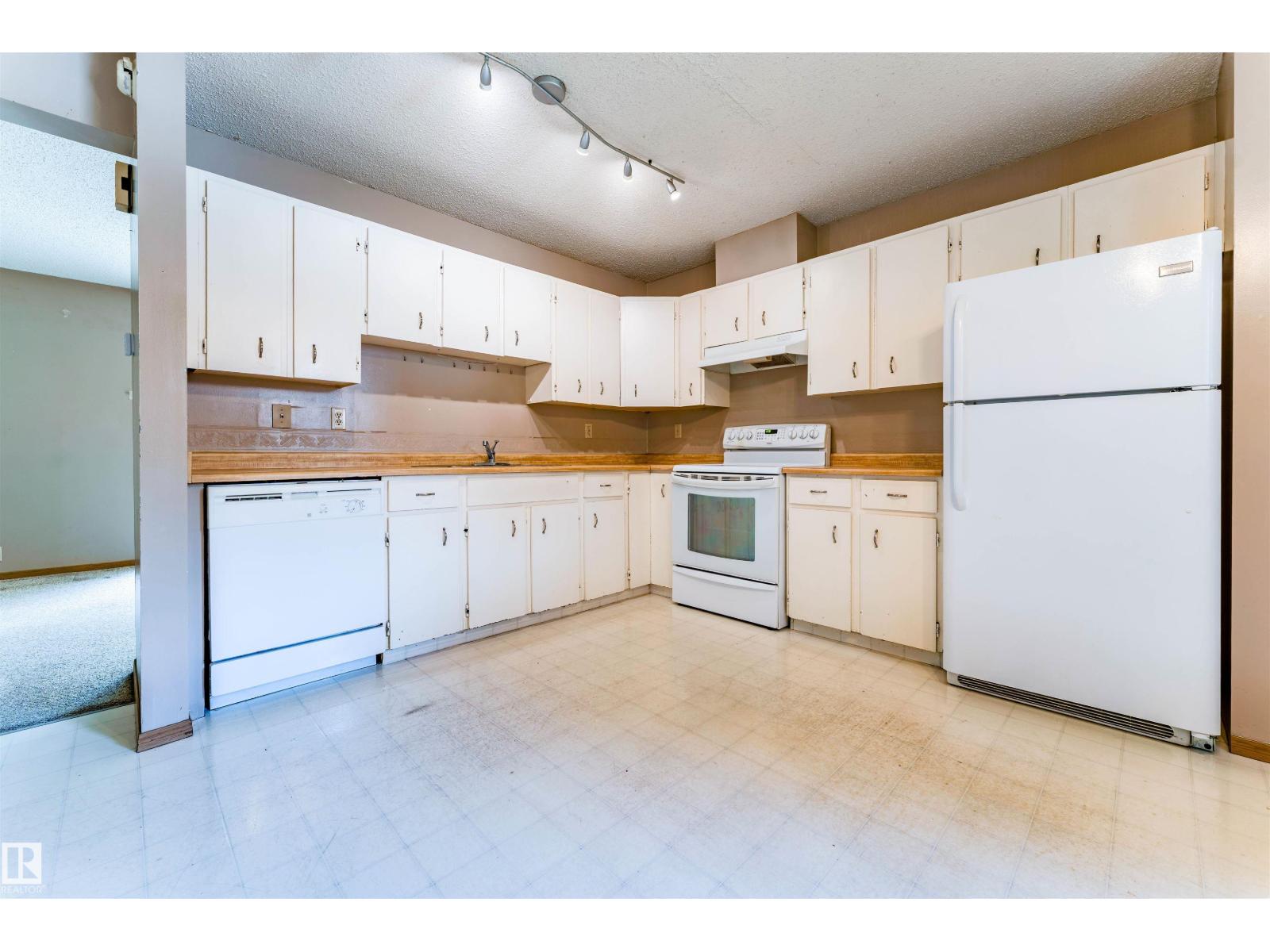 9245 54 ST NW - Image 8
