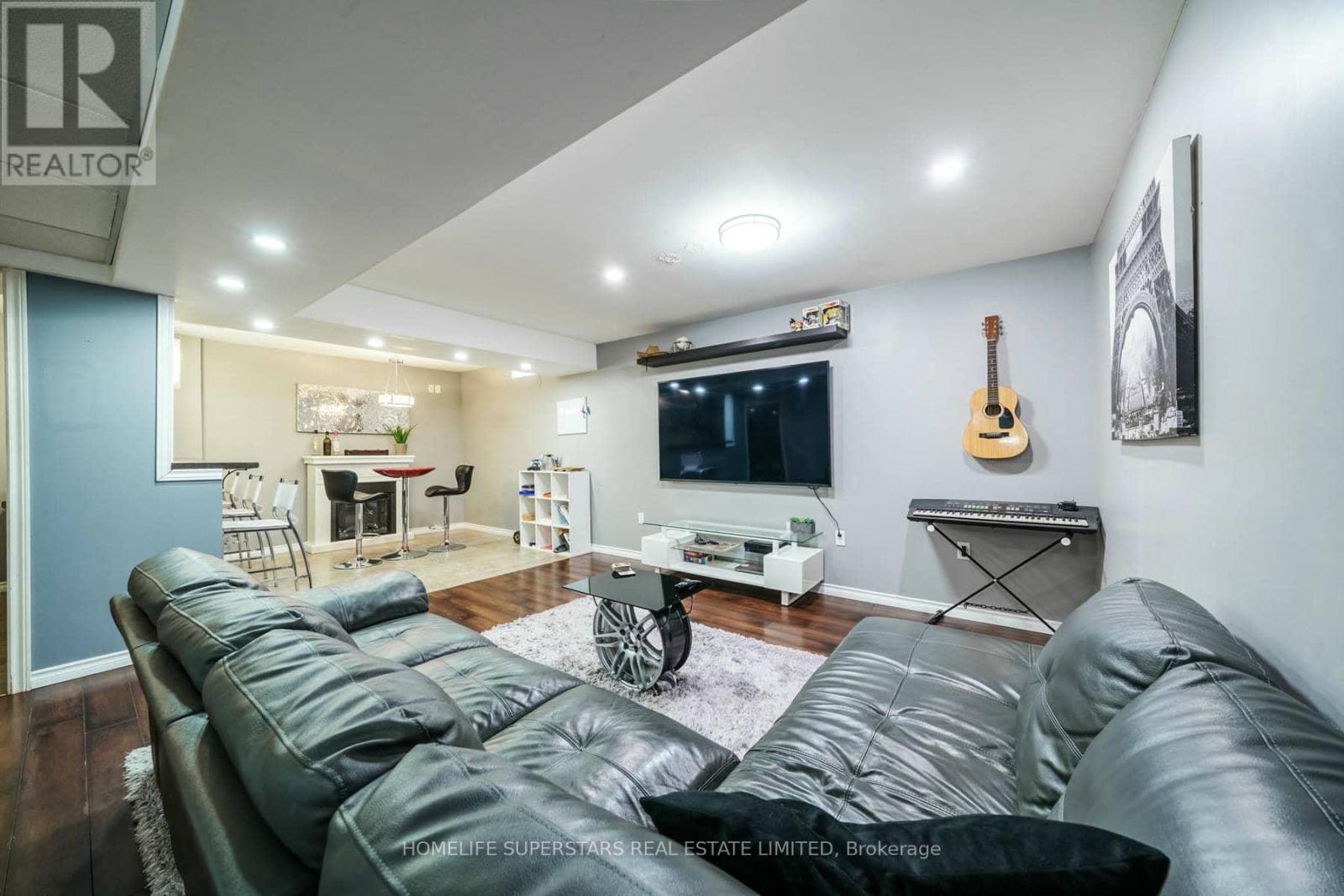 61 LAWNHURST DRIVE - 28