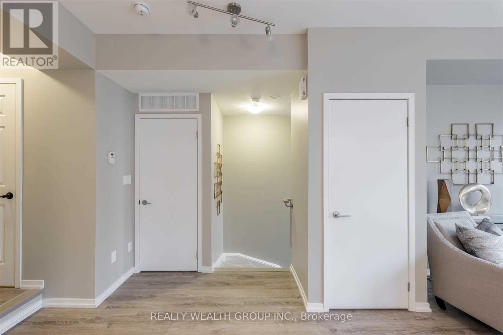 #12 26 BRUCE STREET - 12