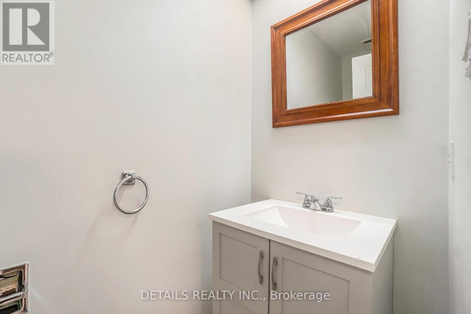 3 Bed, 2 Bath House for Sale in Ottawa – 144D VALLEY STREAM DRIVE, Ottawa – MLS# X13654988 - Image 15