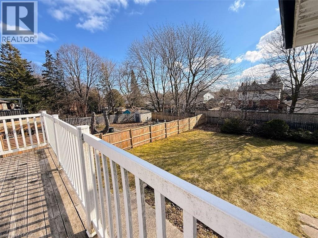 374 VICTORIA Road N — photo 1