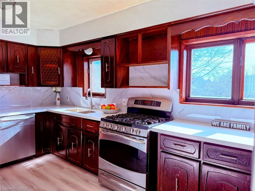 374 VICTORIA Road N - 13