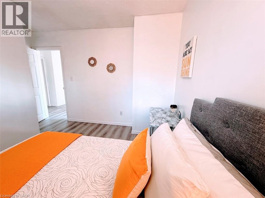 374 VICTORIA Road N - 34