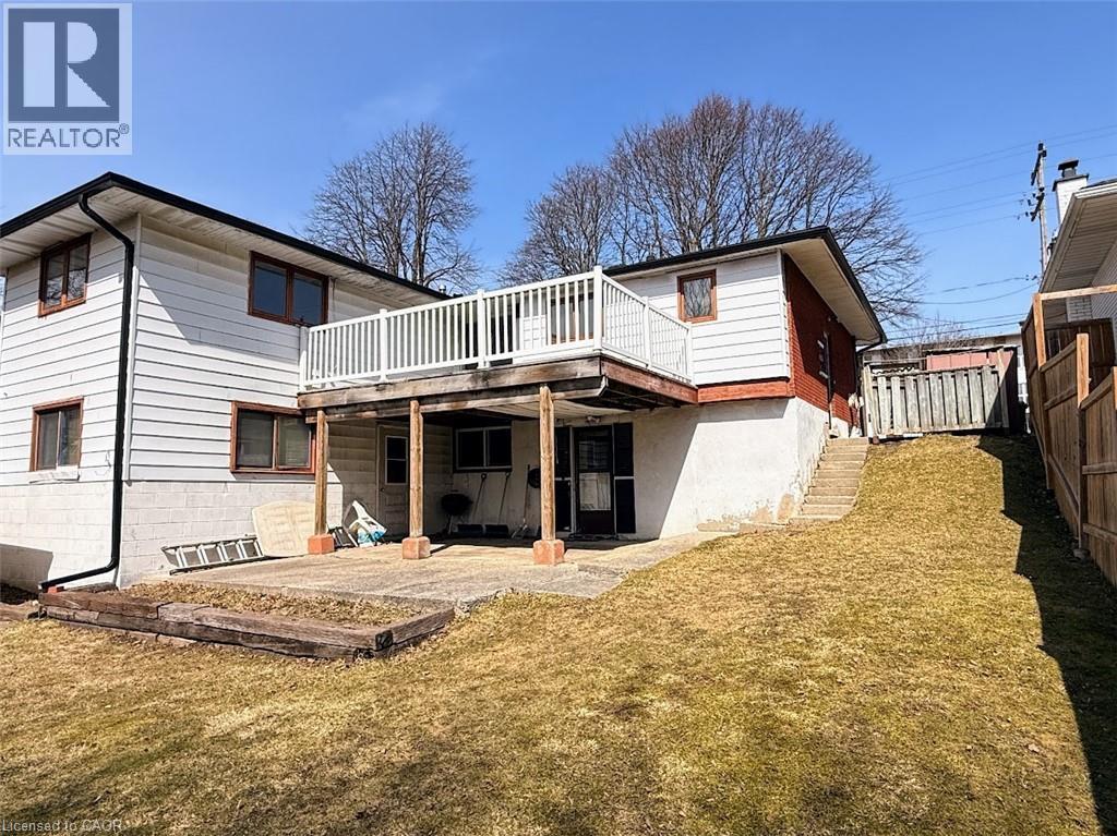 374 VICTORIA Road N - 40