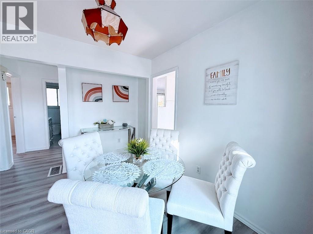 374 VICTORIA Road N - 38