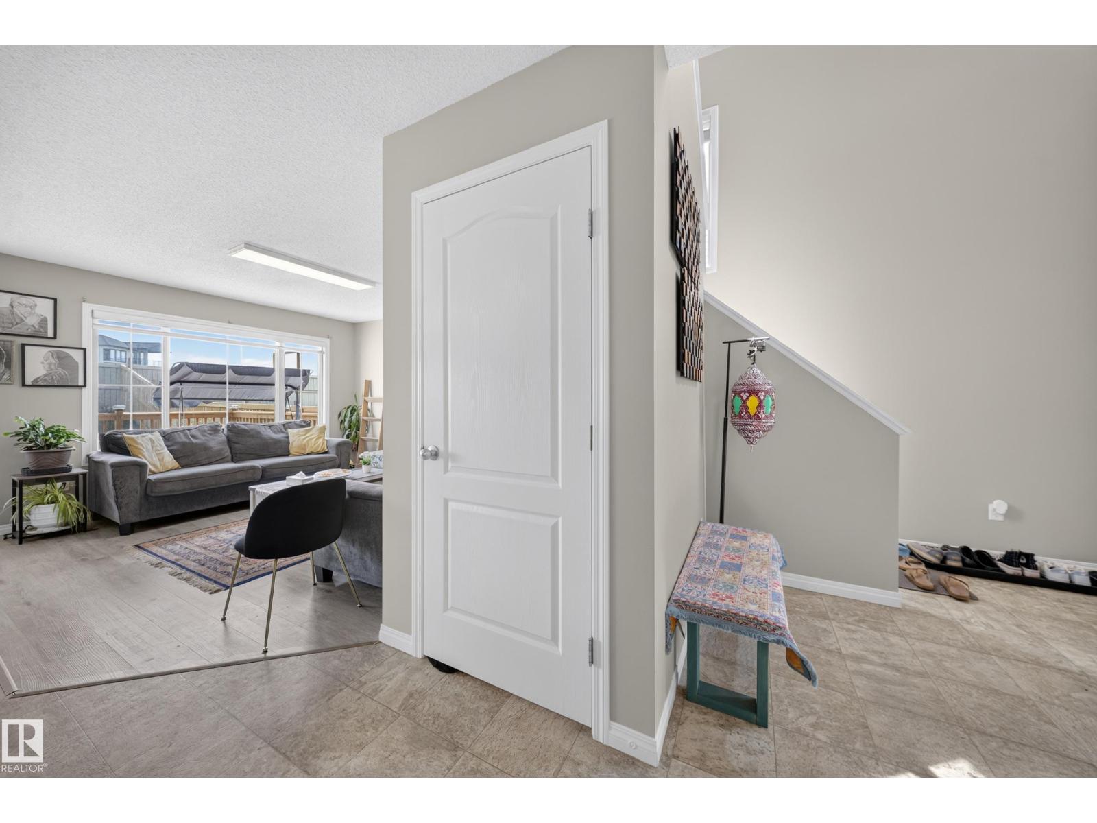 1927 51 Street SW - 13