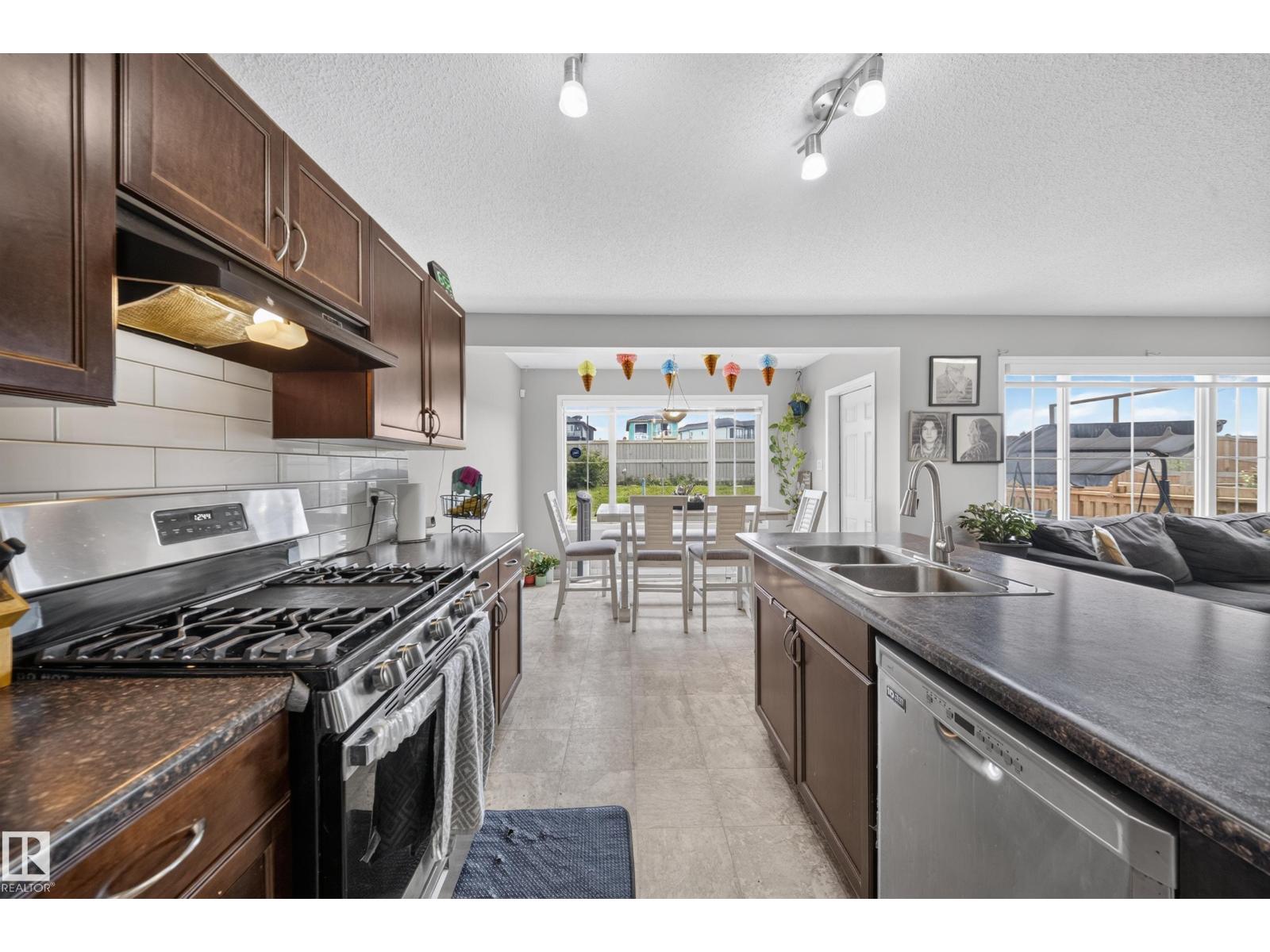 1927 51 Street SW - 19