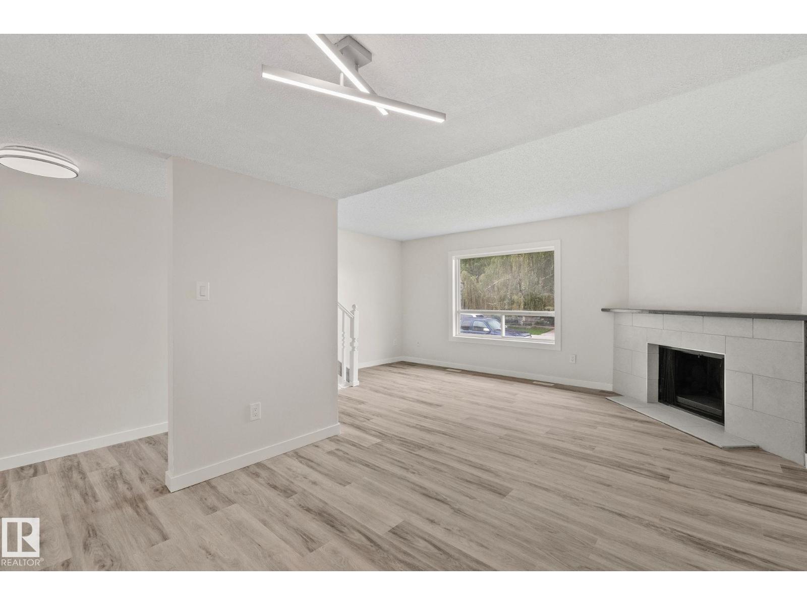 16525 100 ST NW - 10