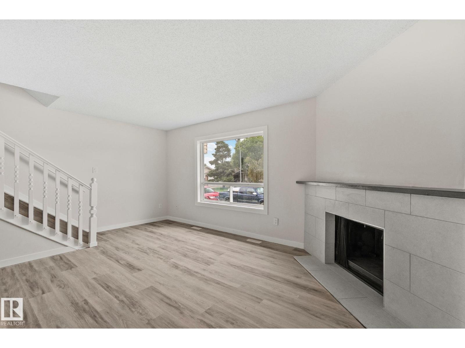 16525 100 ST NW - 9