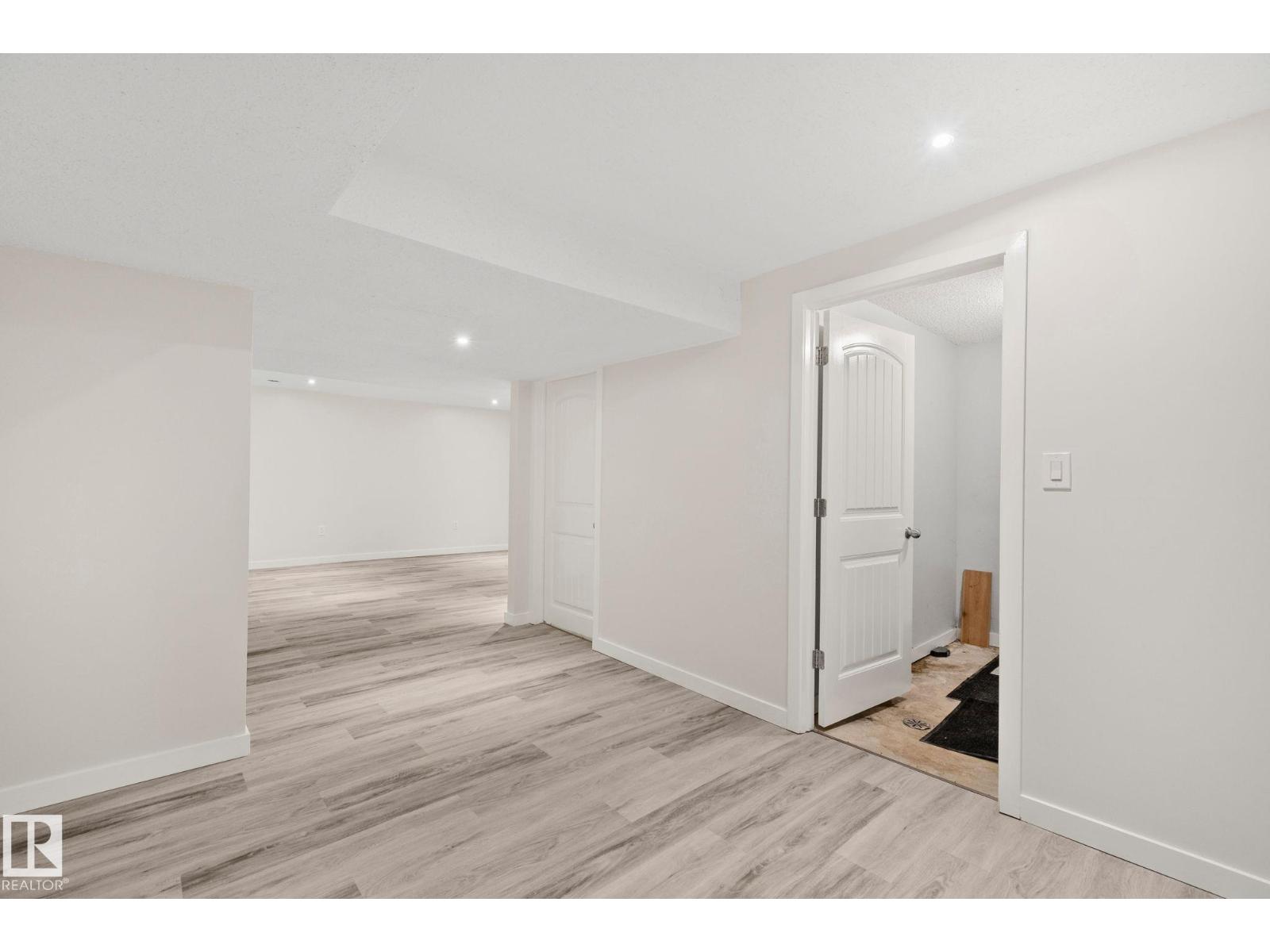 16525 100 ST NW - 24