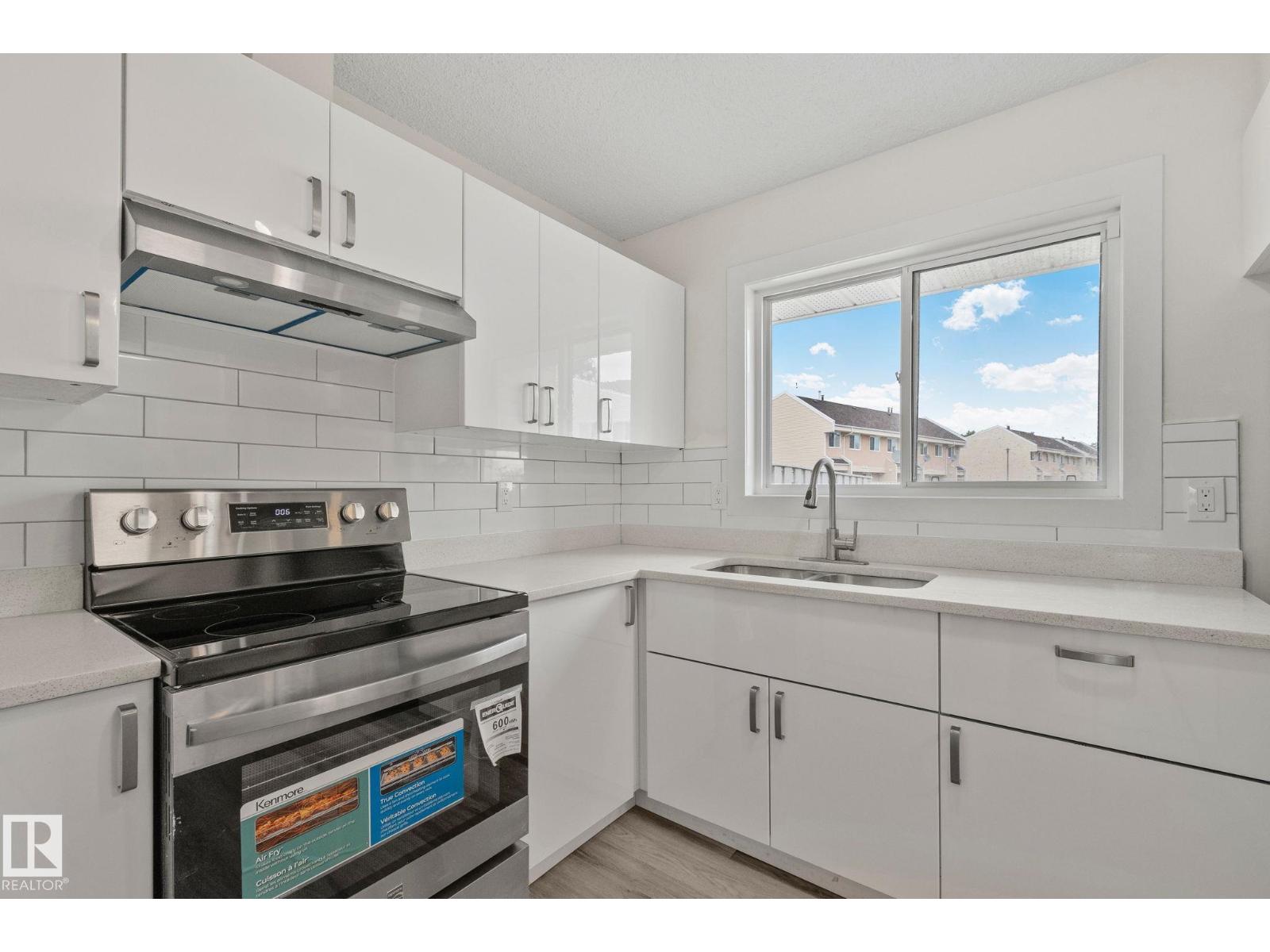 16525 100 ST NW - 4