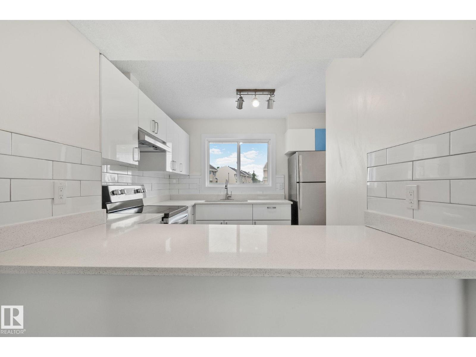 16525 100 ST NW - 6