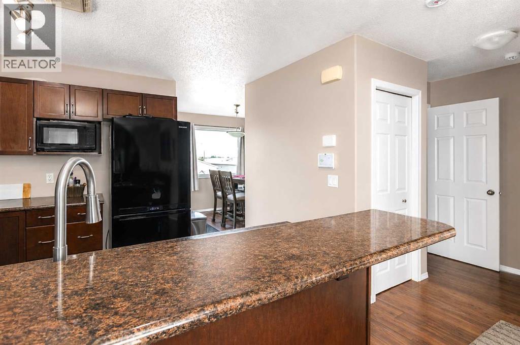 312 17 Street East - Photo 10