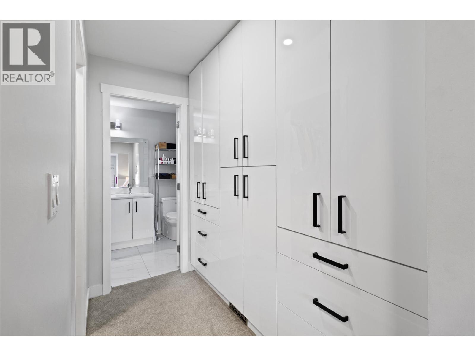 2134 BLACKWELL Avenue - 24