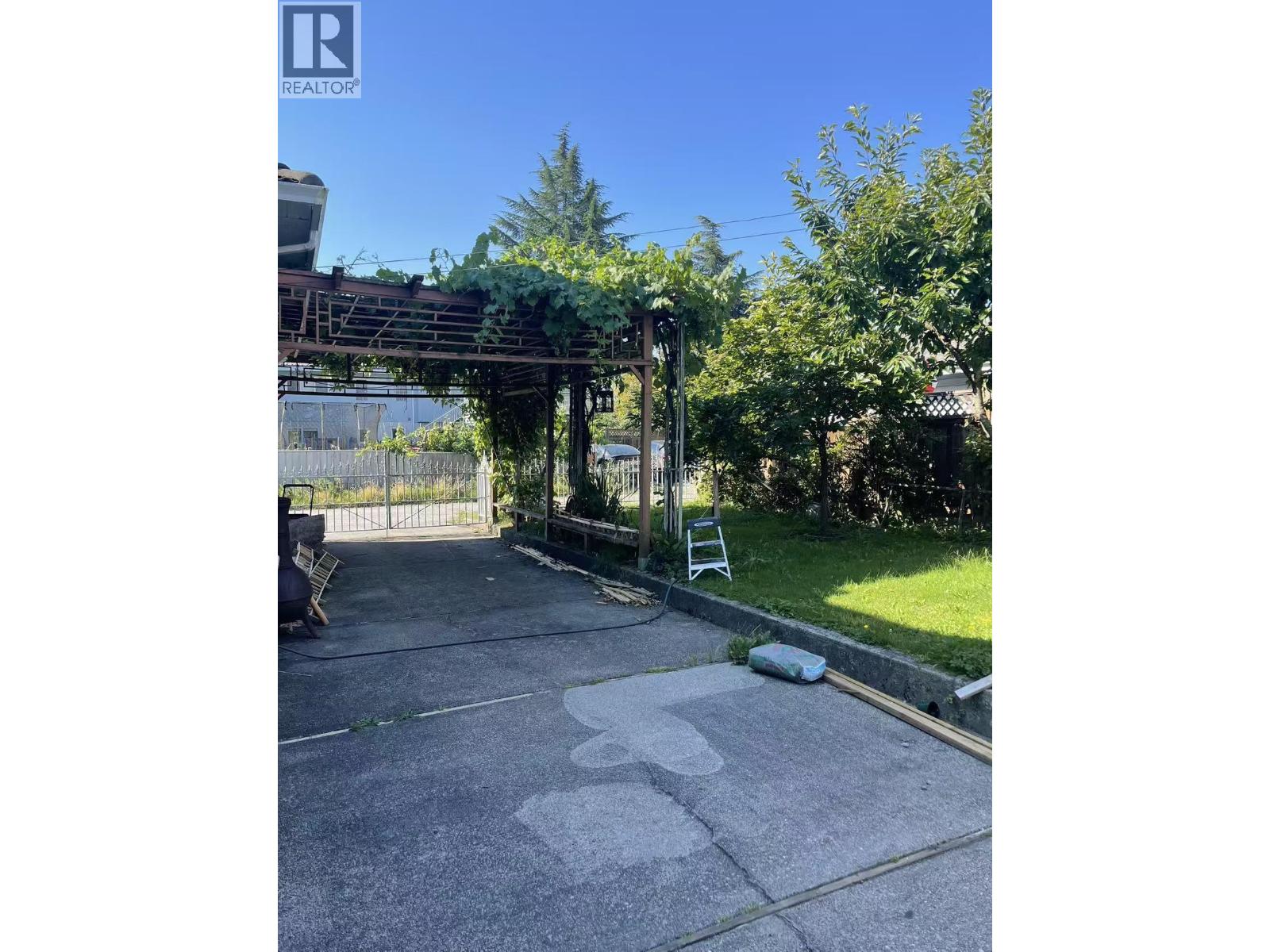 3 Bed, 1 Bath House for Rent in Burnaby – 1000 CLIFF AVENUE, Burnaby – MLS# R3153964 - Image 11