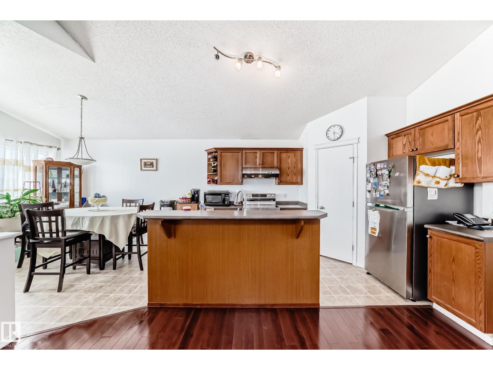 15112 139 ST NW - 5