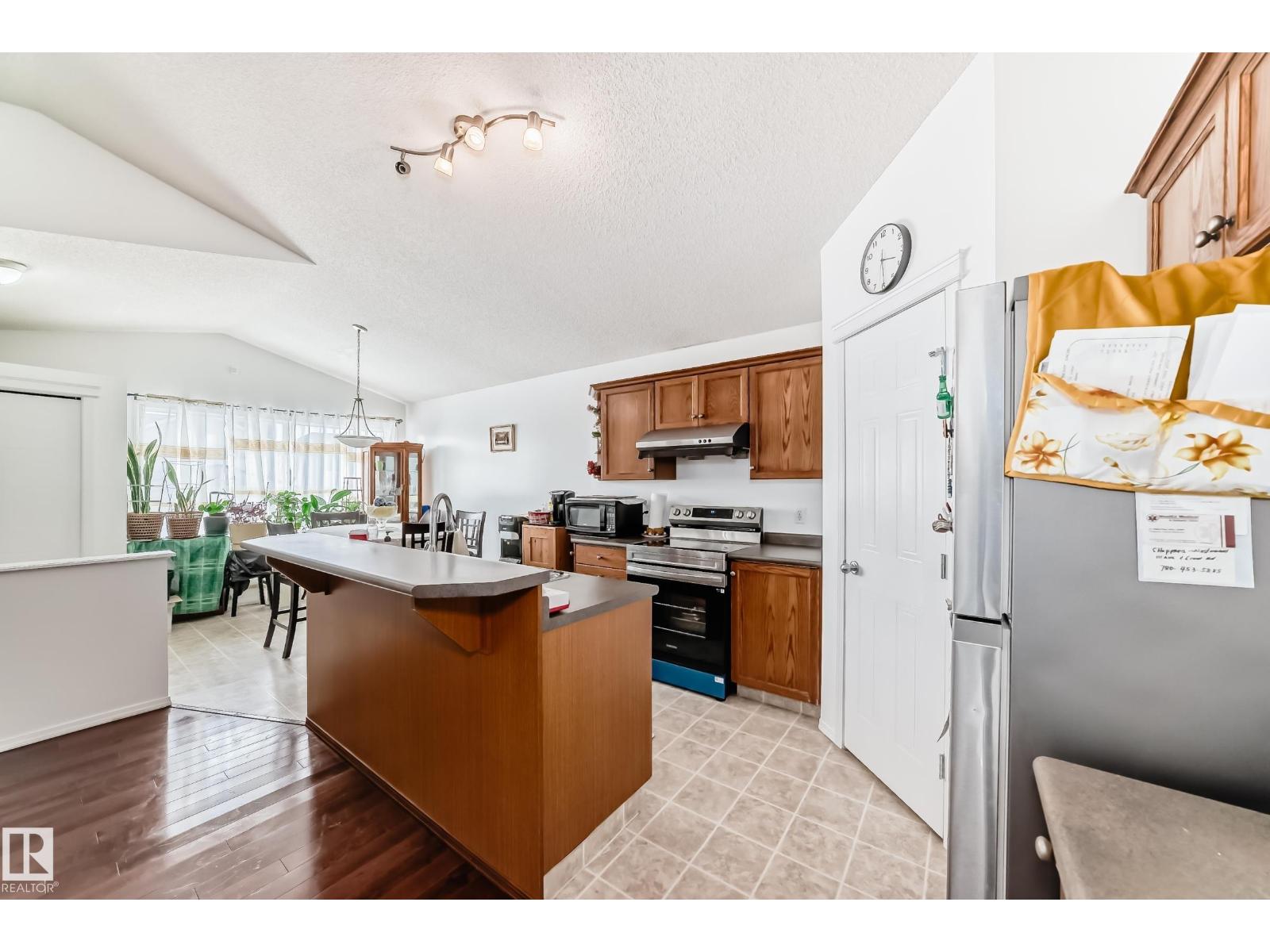 15112 139 ST NW - 6