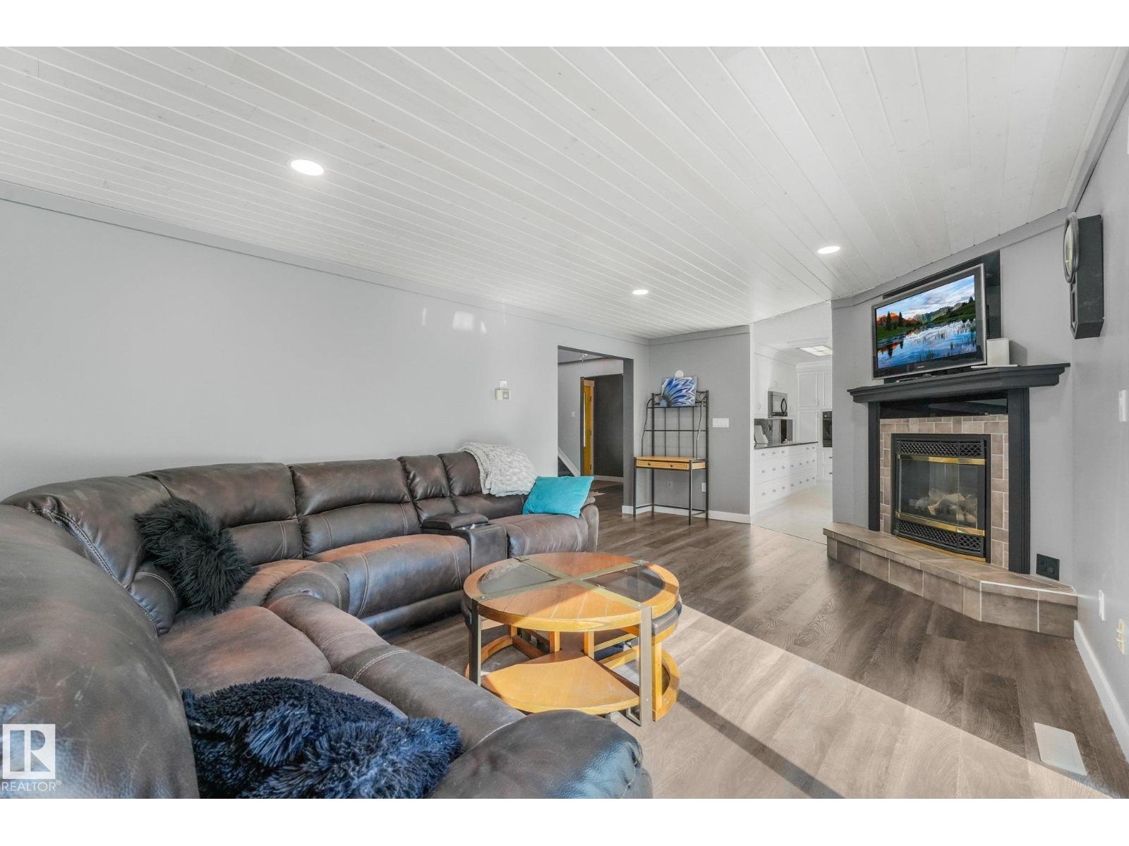 #50 50202 RGE RD 244A - Image 19