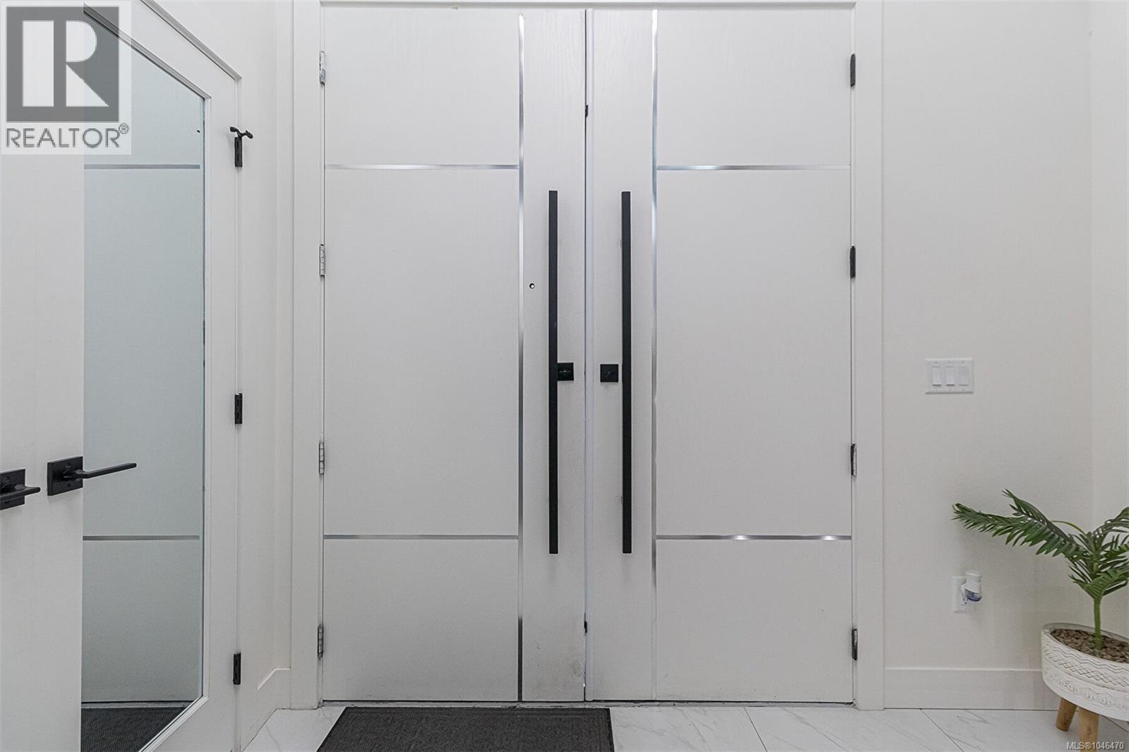 83 Crease Ave - Image 3