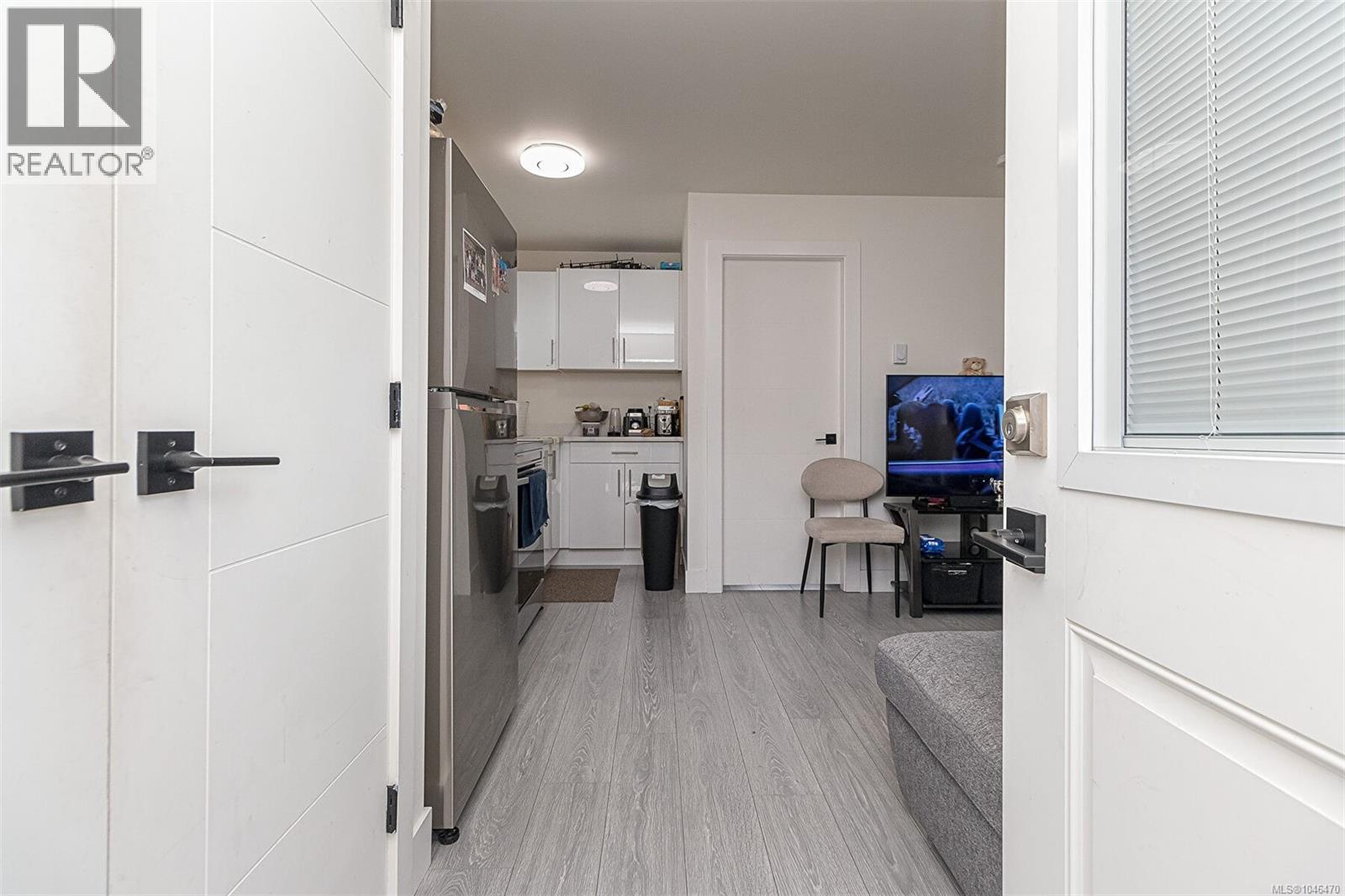 83 Crease Ave - Image 40