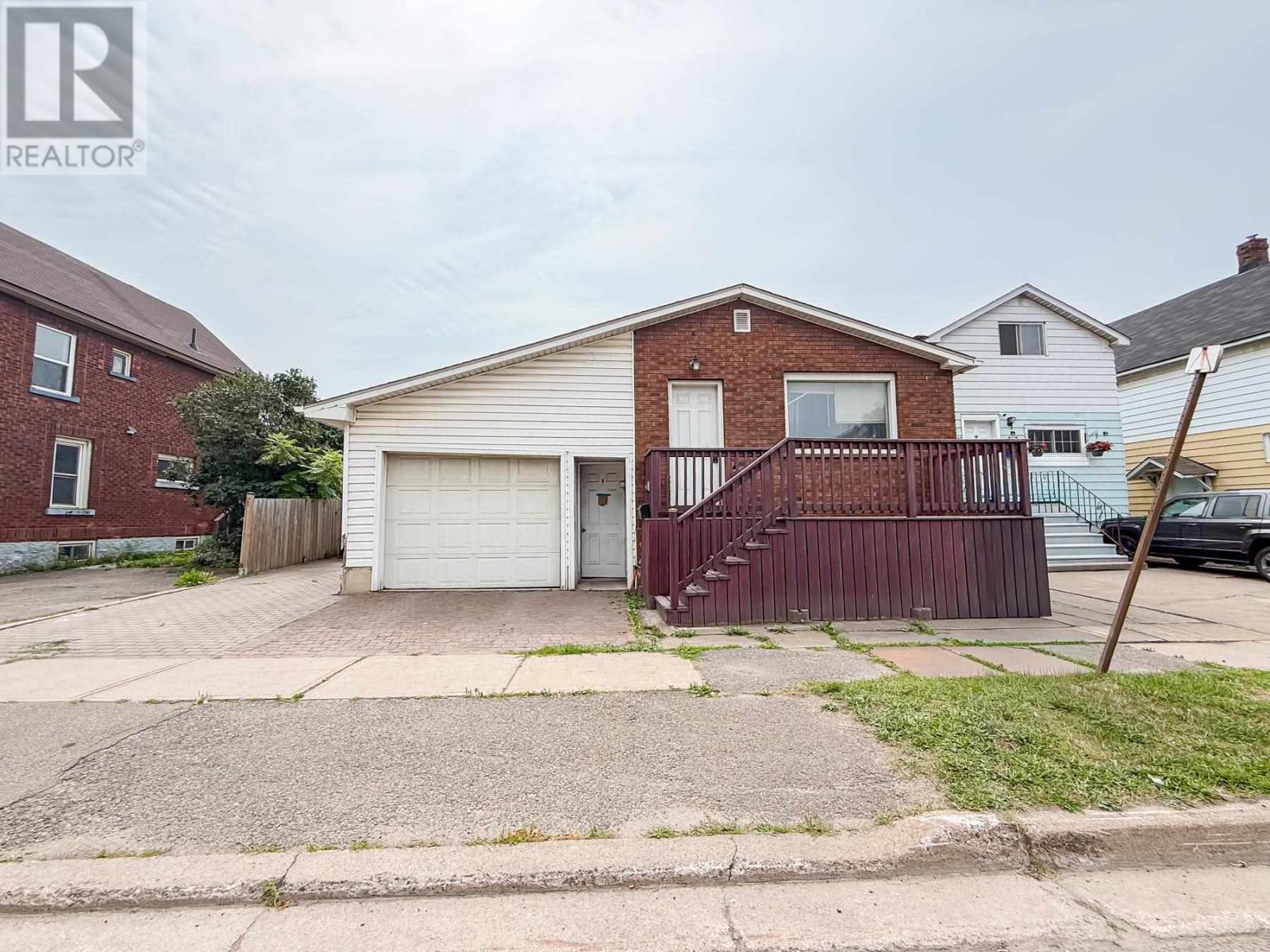 655 Queen ST W