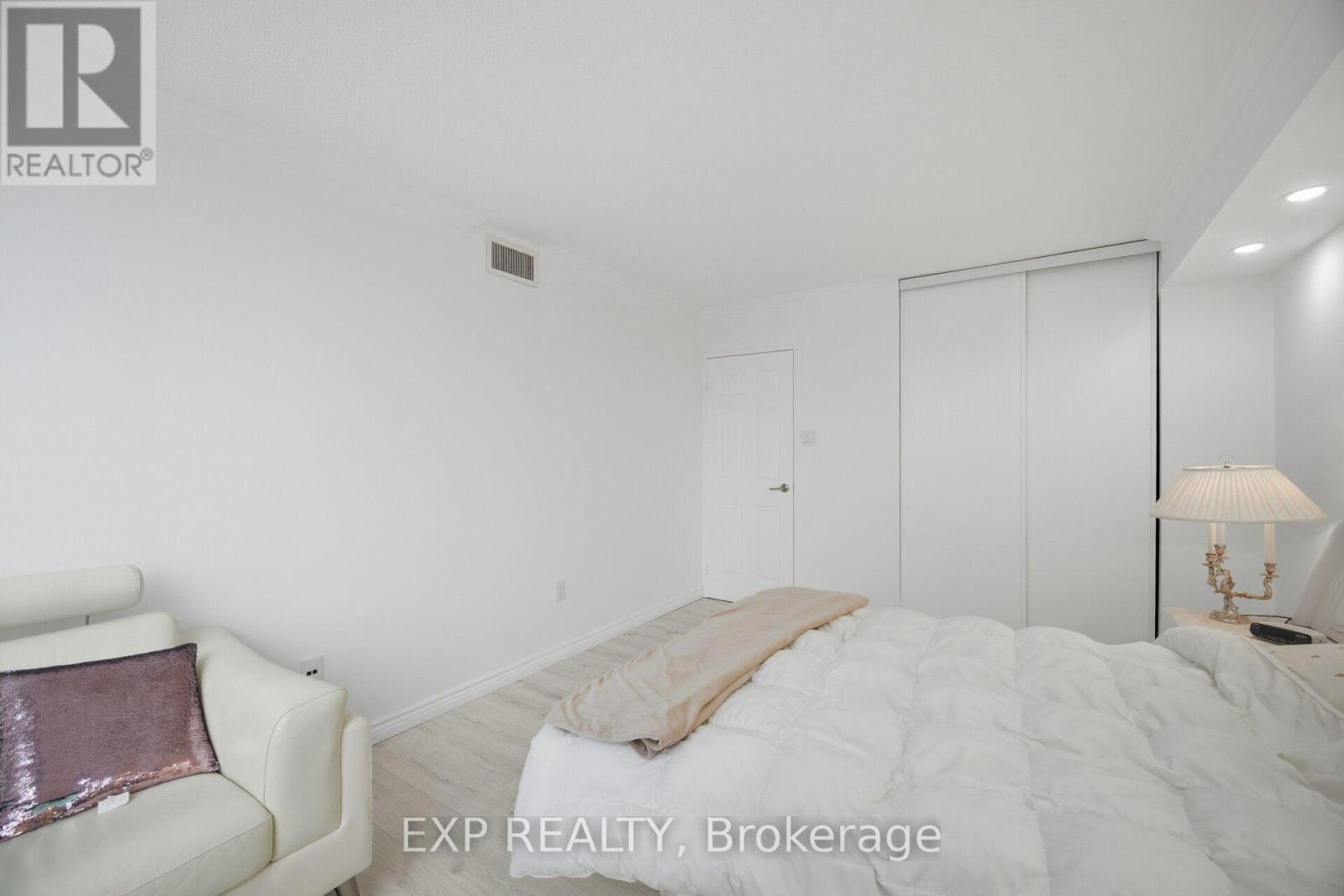 #410 7440 BATHURST STREET - Image 28