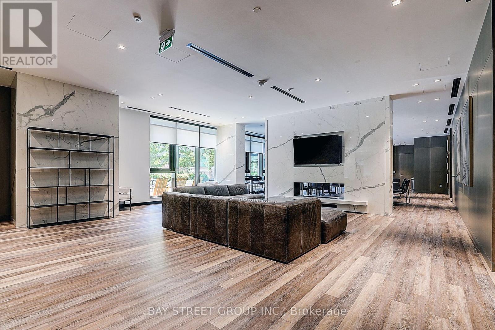 #431 8 TIPPET ROAD - 18