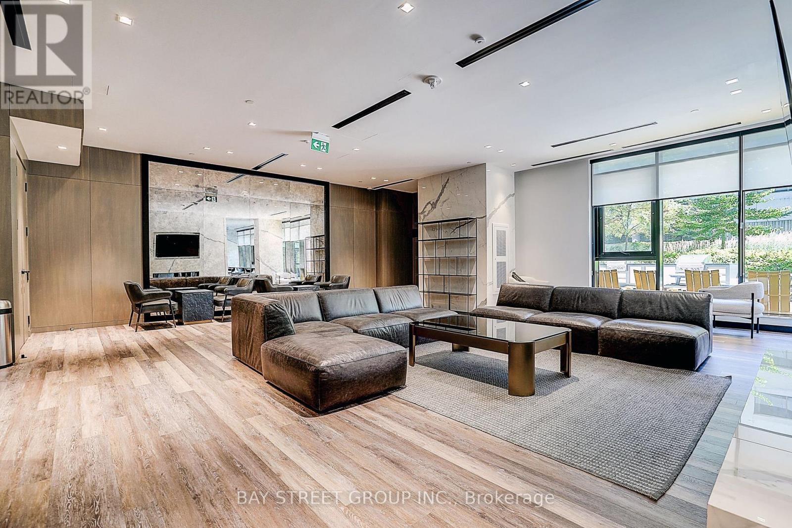 #431 8 TIPPET ROAD - 20