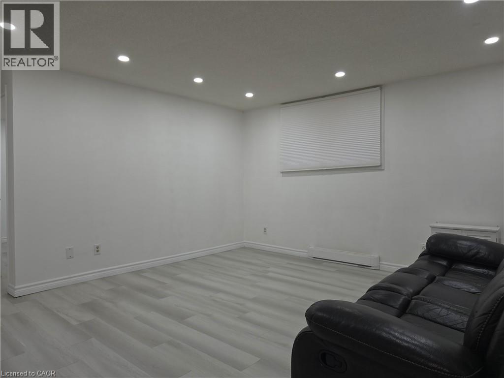 565 GREENFIELD Avenue Unit# 902 — photo 3