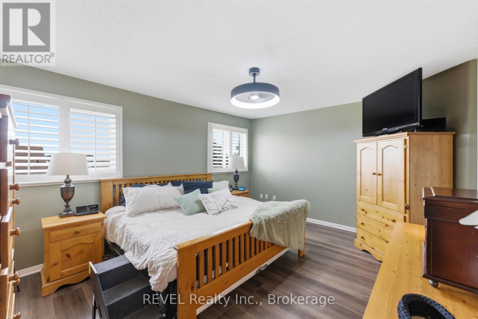 20 HAYLOFT COURT - 30