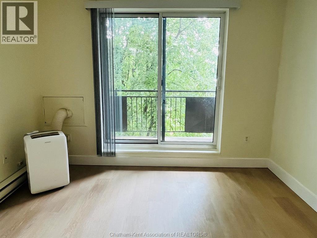 #406 130 PARK AVENUE East - 16