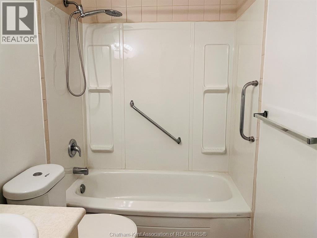 #406 130 PARK AVENUE East - 31