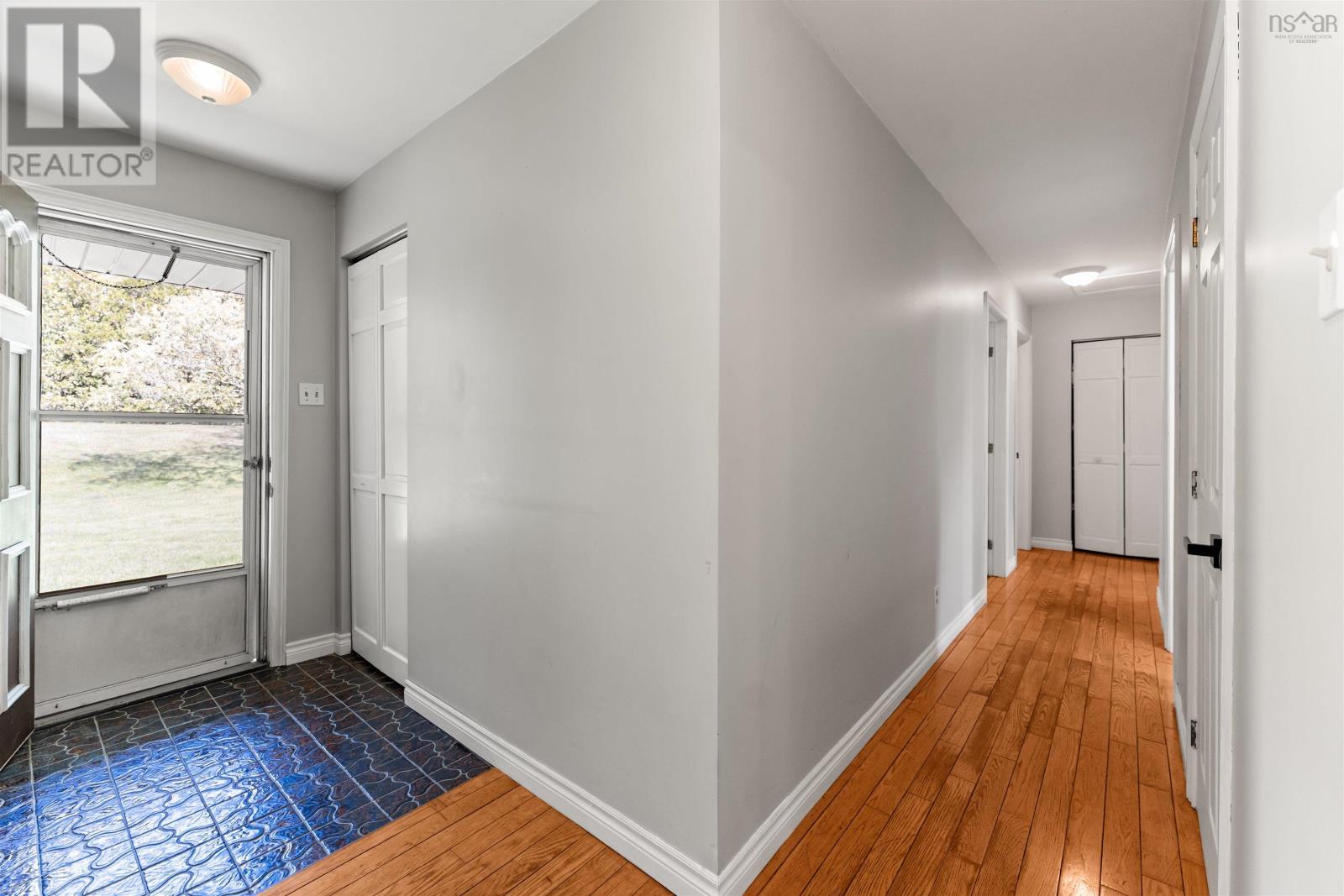 660 East Uniacke Road - 18