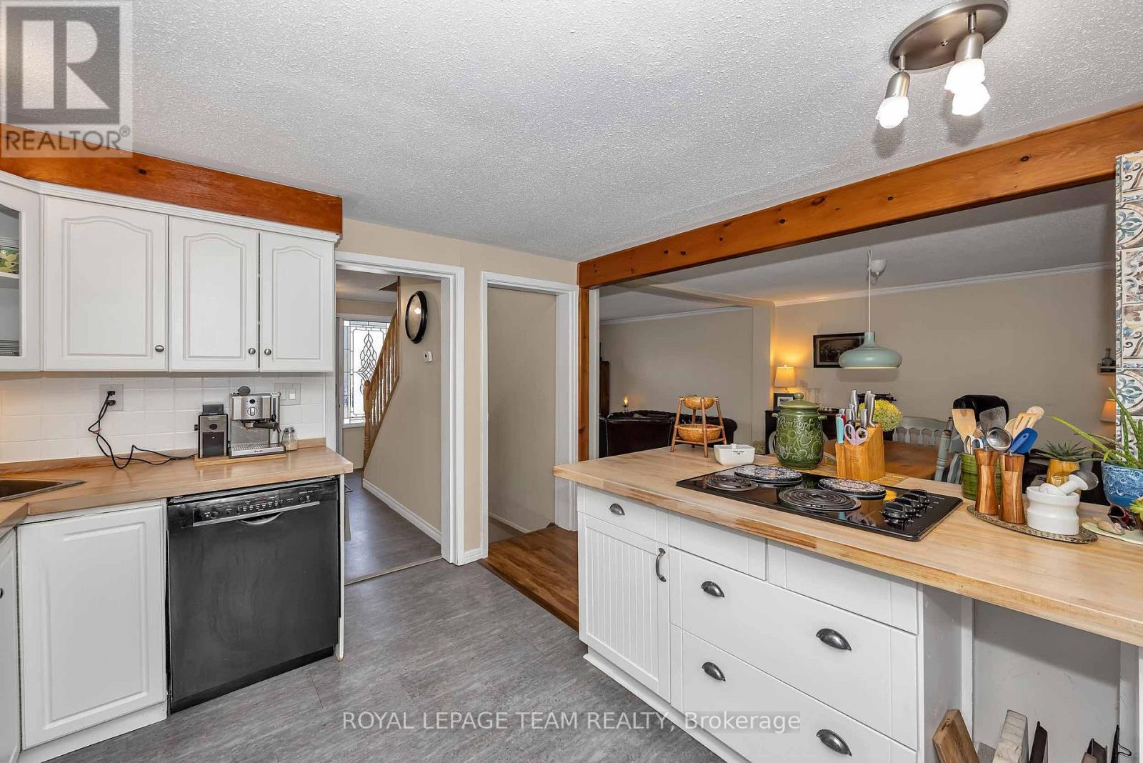 3 Bed, 2 Bath House for Sale in Ottawa – F – 1516 BEAVERPOND DRIVE, Ottawa – MLS# X13655134 - Image 16