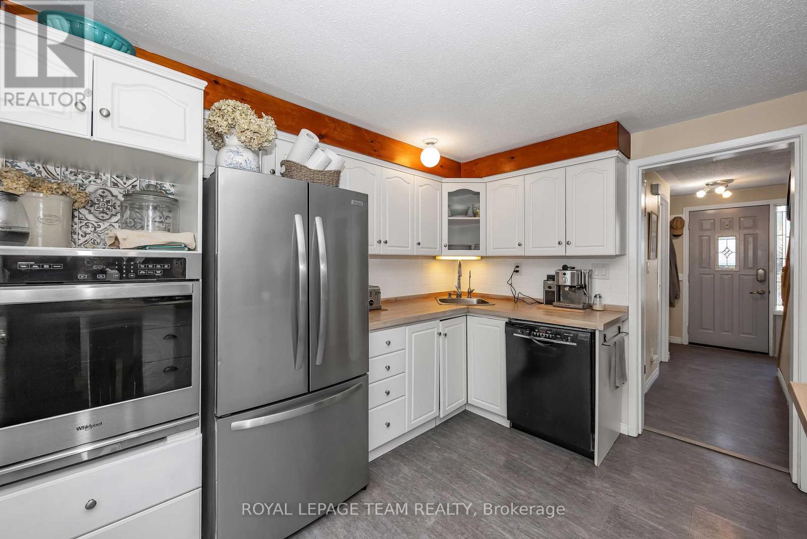 3 Bed, 2 Bath House for Sale in Ottawa – F – 1516 BEAVERPOND DRIVE, Ottawa – MLS# X13655134 - Image 17