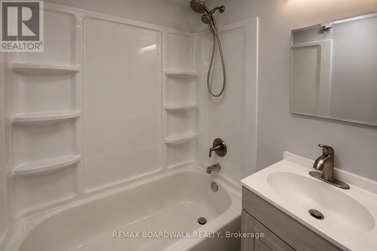 3 Bed, 1 Bath Multi-Family for Rent in Ottawa – 1 – 332 SHAKESPEARE STREET, Ottawa – MLS# X13655146 - Image 16