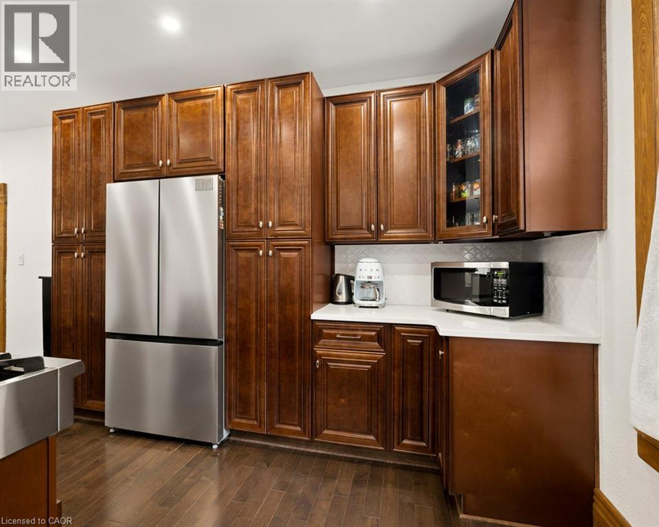 9 PARK Avenue W - 17