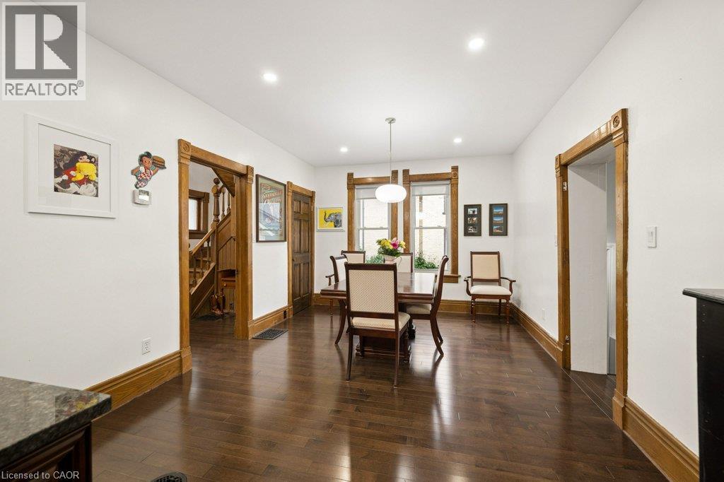 9 PARK Avenue W - 24
