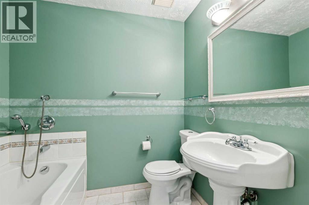 328 Norseman Road NW - 23