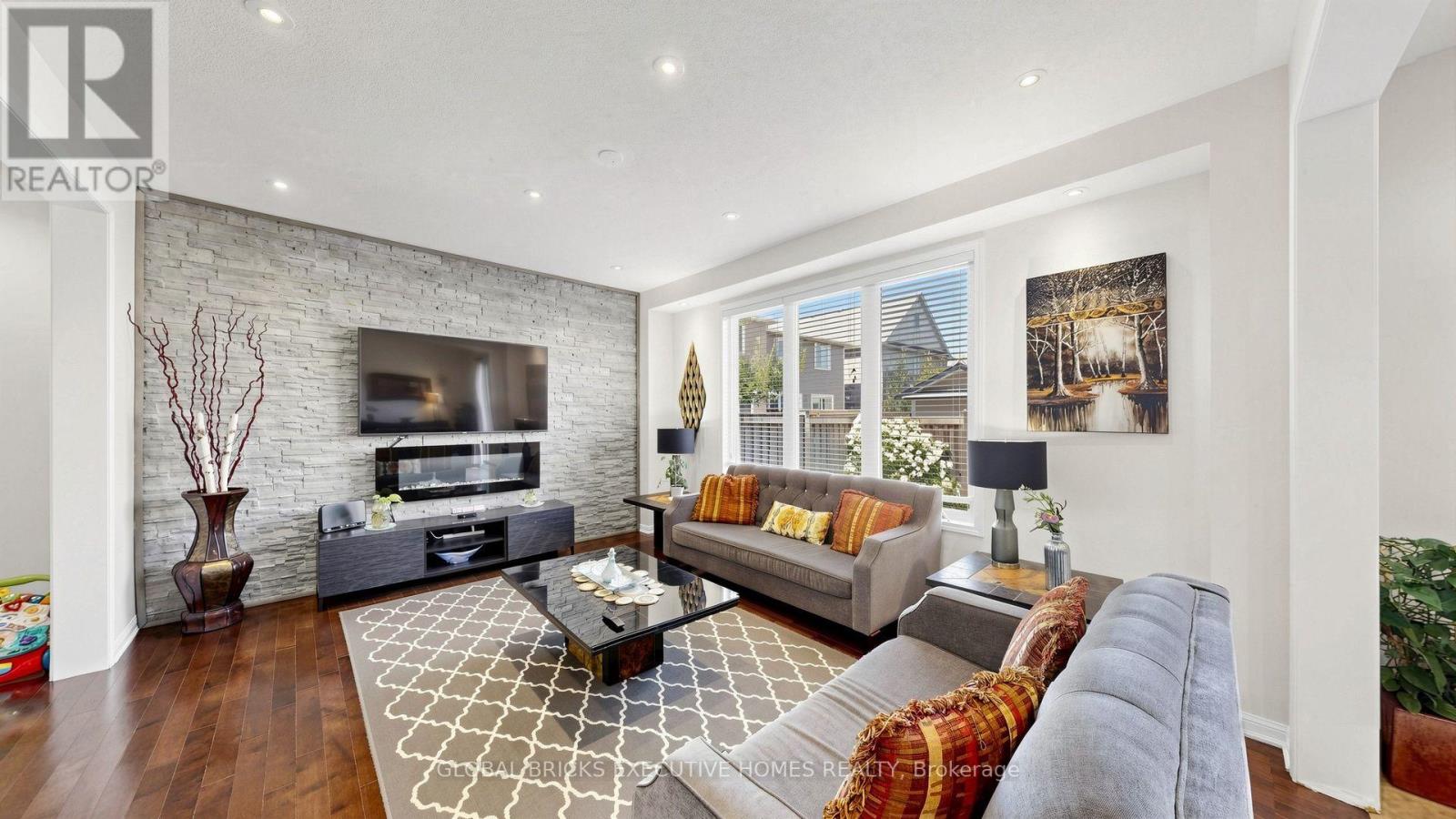 381 GOSFORD CRESCENT - 3