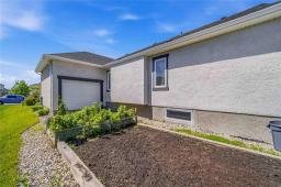 36 Benson Boulevard, Oak Bluff, MB R4G0A2 Photo 31