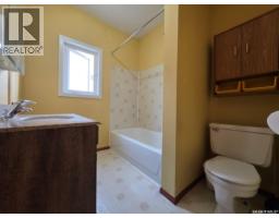 Laundry room - 212 6th Avenue Ne, Swift Current, SK S9H2M2 Photo 6