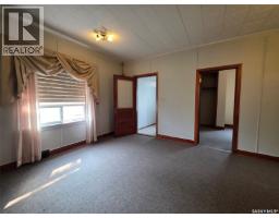 212 6th Avenue Ne, Swift Current, SK S9H2M2 Photo 9