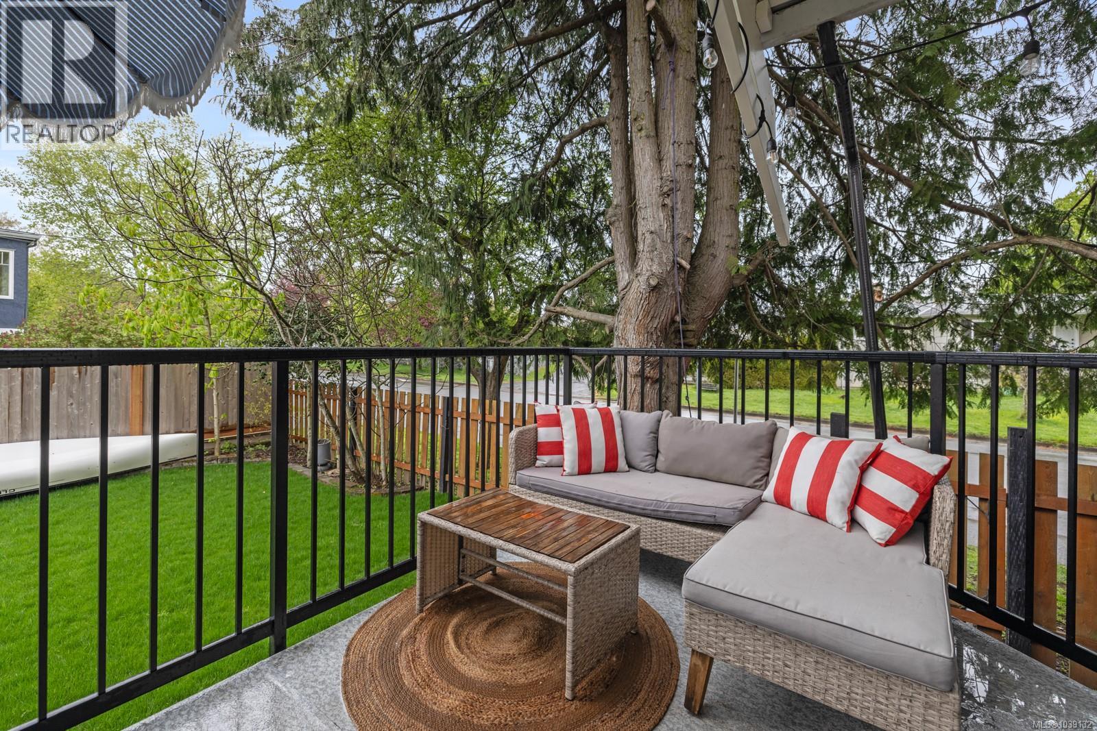 886 Maddison St - 38